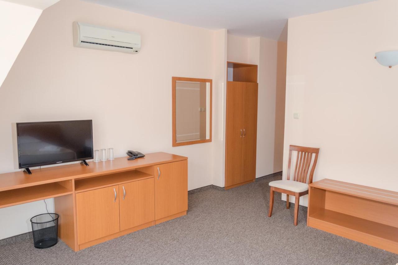 Hotel Eva Ravda Exterior photo
