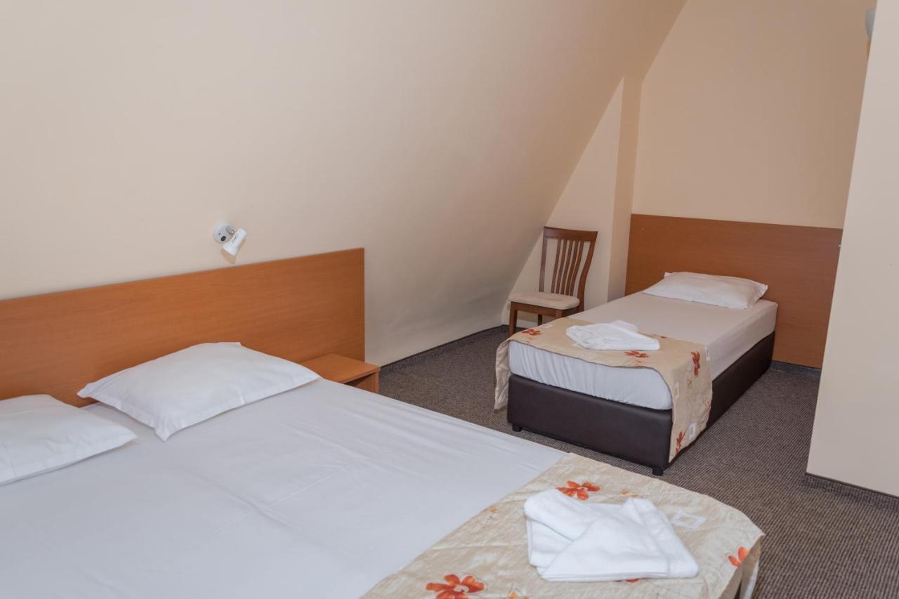 Hotel Eva Ravda Exterior photo