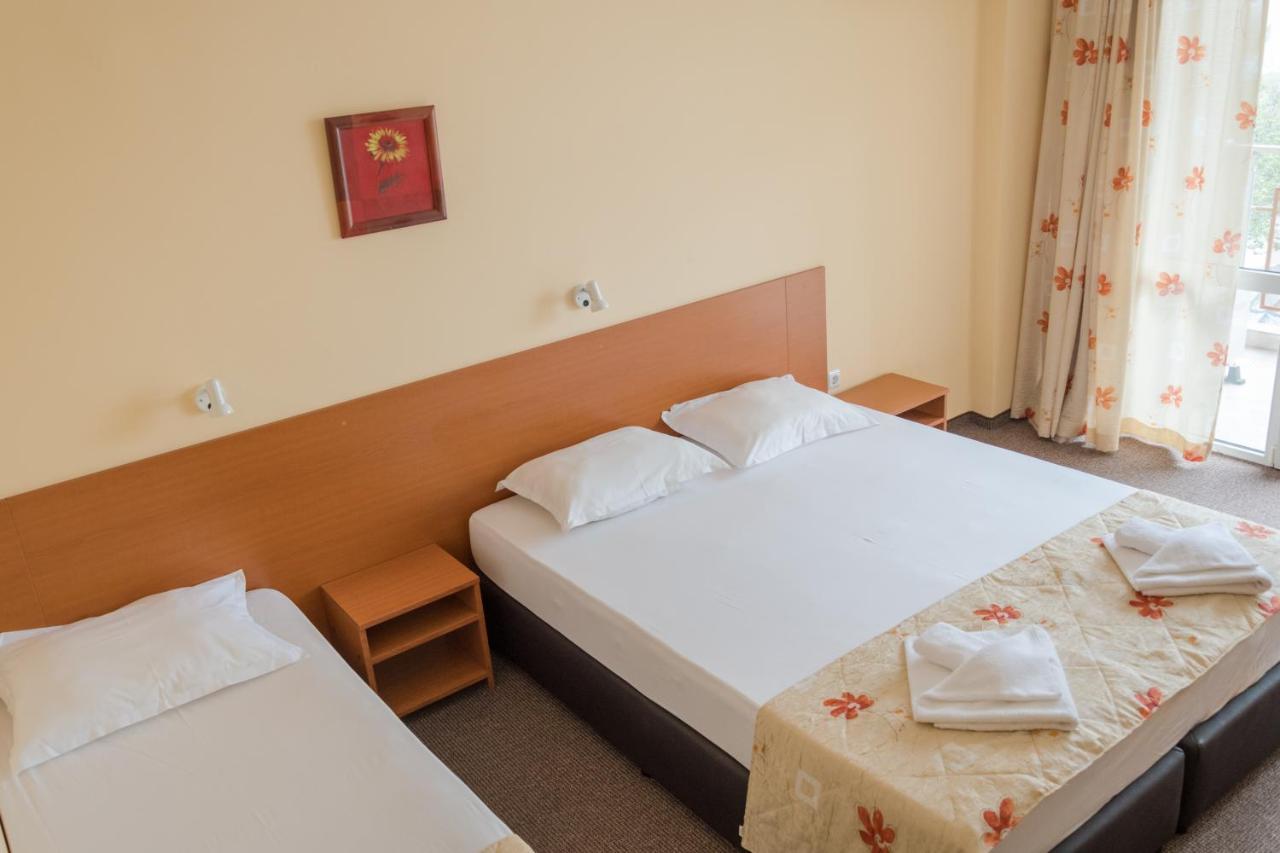 Hotel Eva Ravda Exterior photo