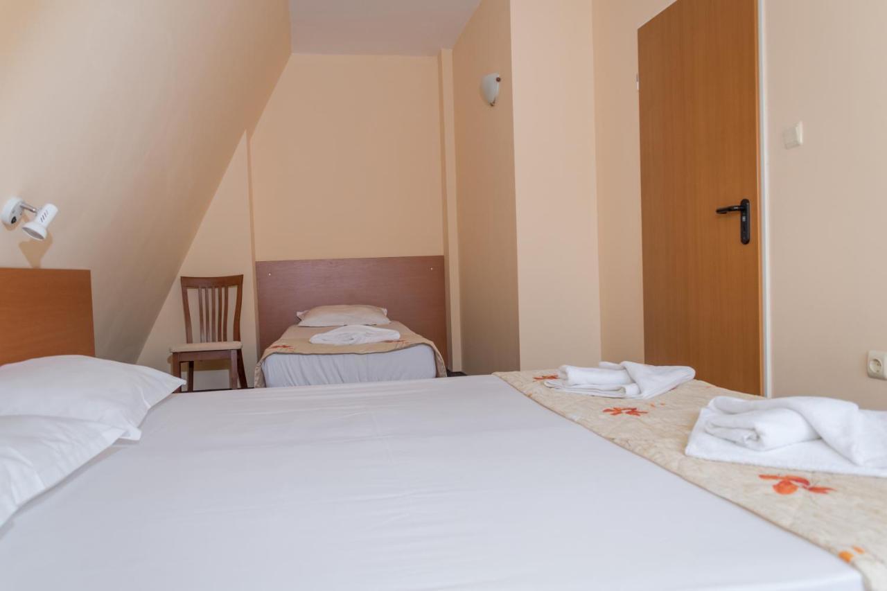 Hotel Eva Ravda Exterior photo